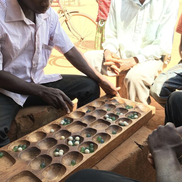 Yao people playing the popular "Bawo" in Mozambique - MozMozJ, CC BY-SA 4.0 , via Wikimedia Commons